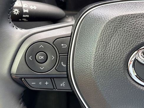 Used 2025 Toyota Corolla SE w/ SE Premium Package image 21