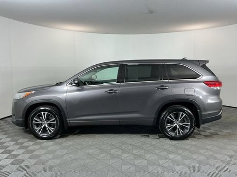 Used 2017 Toyota Highlander Plus AWD/4WD image 8