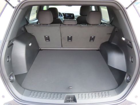 New 2026 Chevrolet Equinox LT AWD/4WD image 18