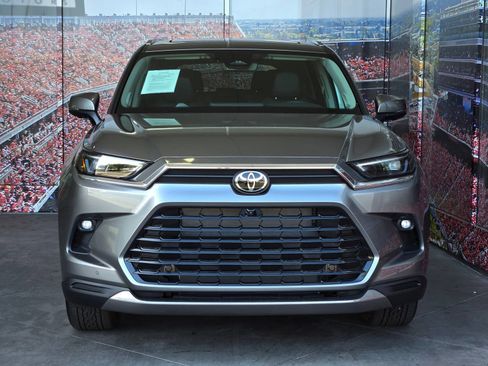 Certified 2026 Toyota Grand Highlander FWD image 3