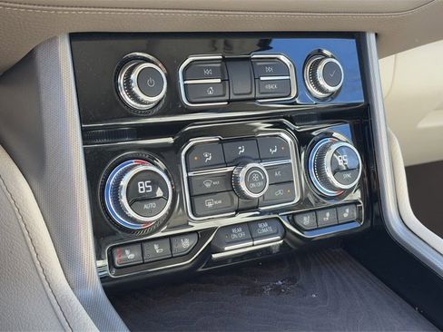 Used 2023 GMC Yukon XL Denali image 25