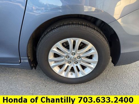 Used 2014 Toyota Sienna XLE FWD image 25
