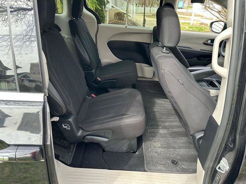 Used 2017 Chrysler Pacifica Touring Plus w/ Security Group image 28