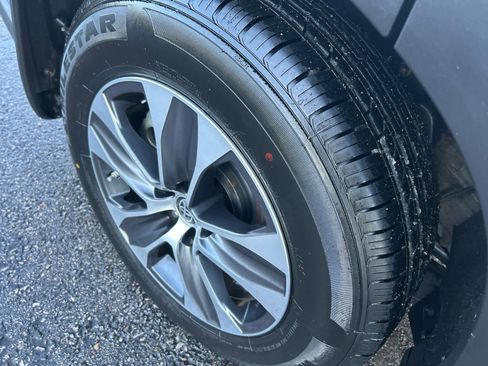 Used 2022 Toyota Highlander XLE image 18