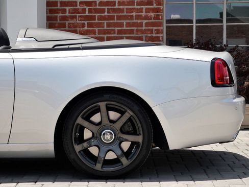 Used 2021 Rolls-Royce Dawn RWD image 25