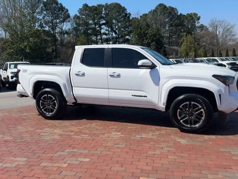Used 2024 Toyota Tacoma TRD Sport image 4