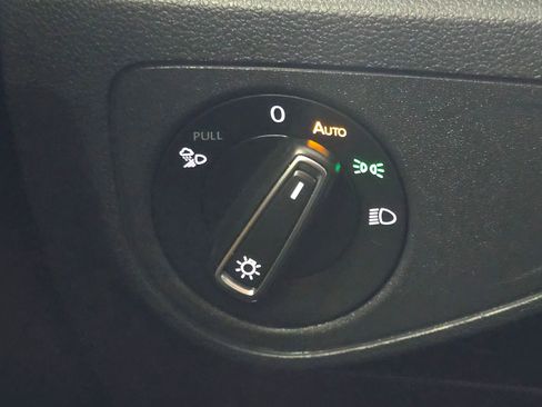 Used 2020 Volkswagen Atlas Cross Sport SEL image 39