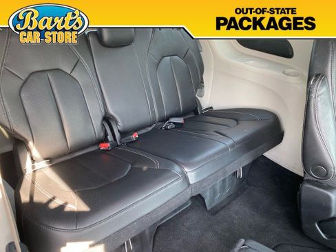 Used 2022 Chrysler Pacifica Touring-L FWD image 10
