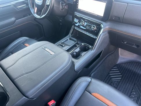 Used 2025 GMC Sierra 2500 AT4 w/ Technology Package AWD/4WD image 16