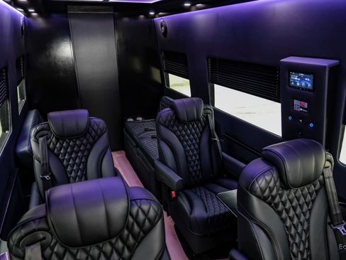 Used 2023 Mercedes-Benz Sprinter 3500 image 90