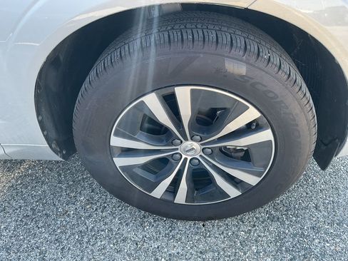 Used 2024 Volvo XC60 B5 Core image 11