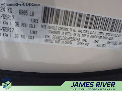 Used 2017 Chrysler Pacifica LX image 37