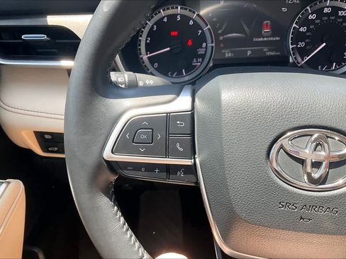 Used 2023 Toyota Highlander XLE FWD image 24