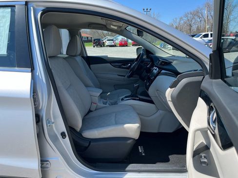 Used 2018 Nissan Rogue Sport SV w/ SV Technology Package image 10