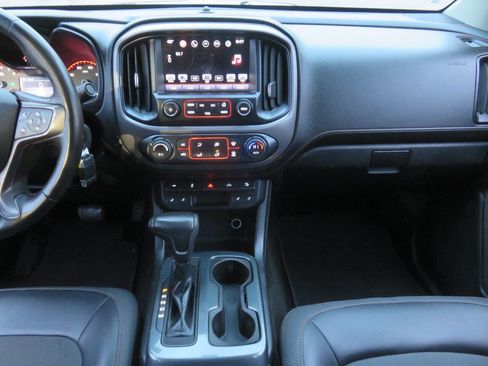 Used 2016 GMC Canyon SLE w/ All Terrain Package image 18