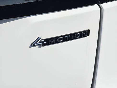 Certified 2024 Volkswagen Atlas Peak Edition SE AWD/4WD image 33