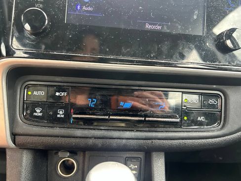 Used 2019 Toyota Corolla LE FWD image 24