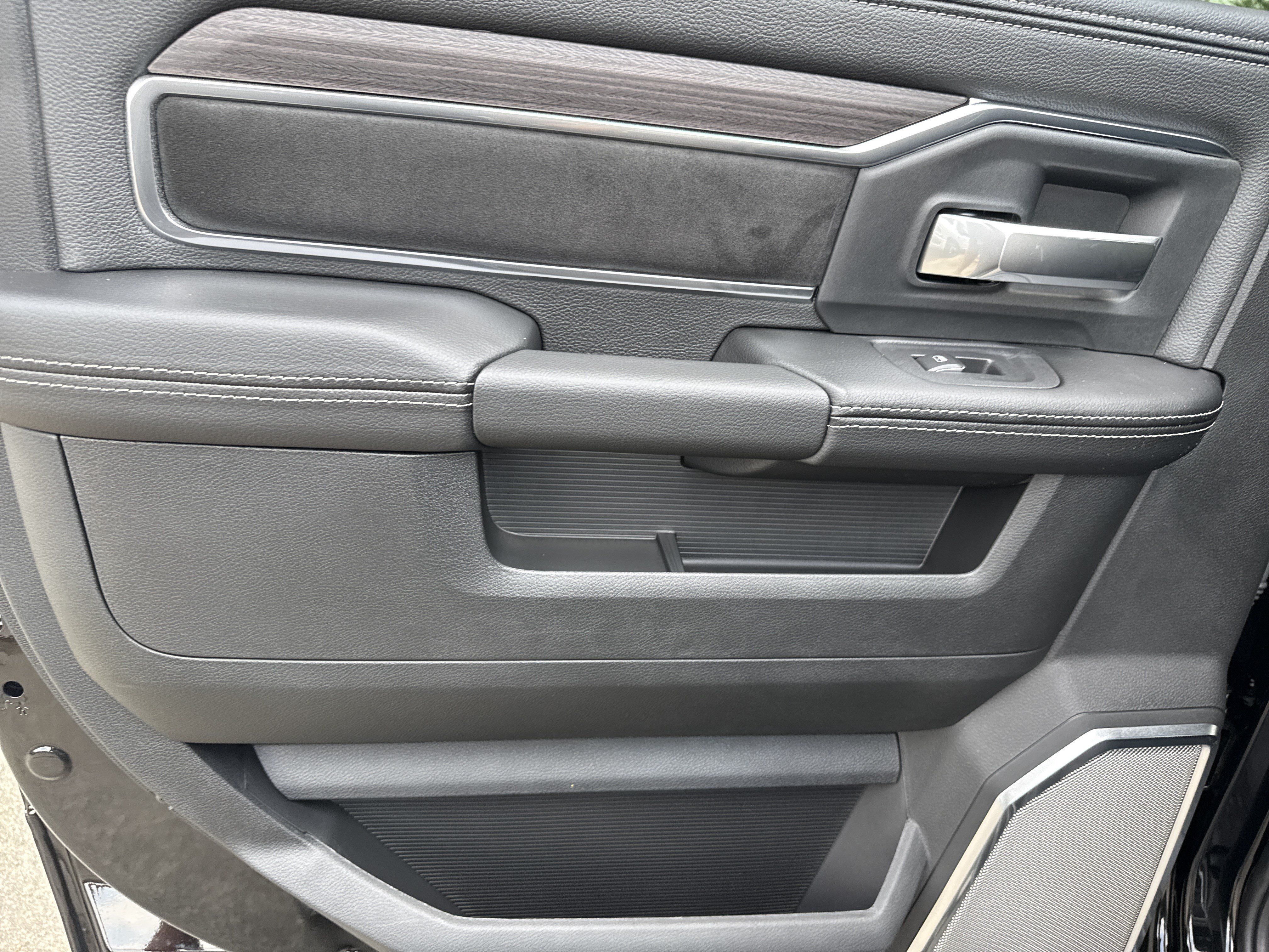 New 2026 RAM 3500 Laramie AWD/4WD image 22