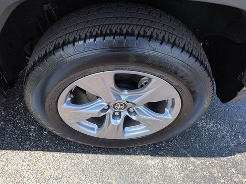 Used 2025 Toyota RAV4 XLE FWD image 10