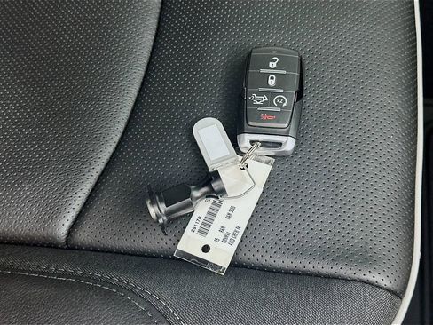 New 2025 RAM 3500 Limited w/ Towing Technology Group image 20