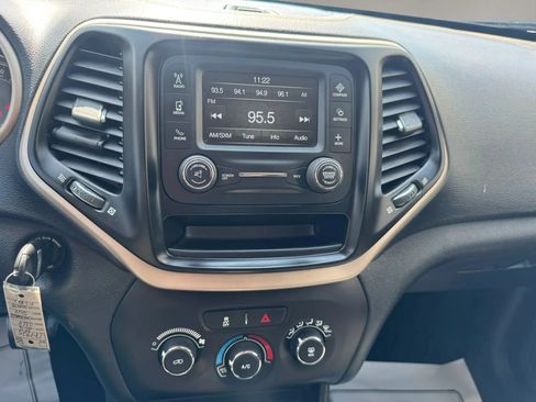 Used 2016 Jeep Cherokee Sport FWD image 16
