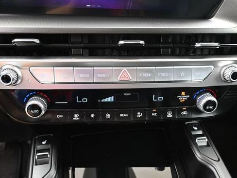 Used 2025 Kia Telluride S FWD image 6