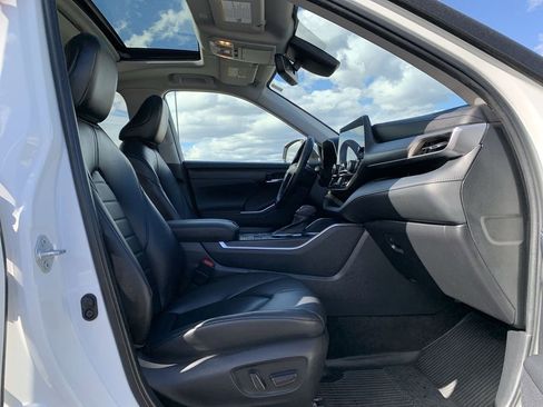 Used 2023 Toyota Highlander XLE image 34