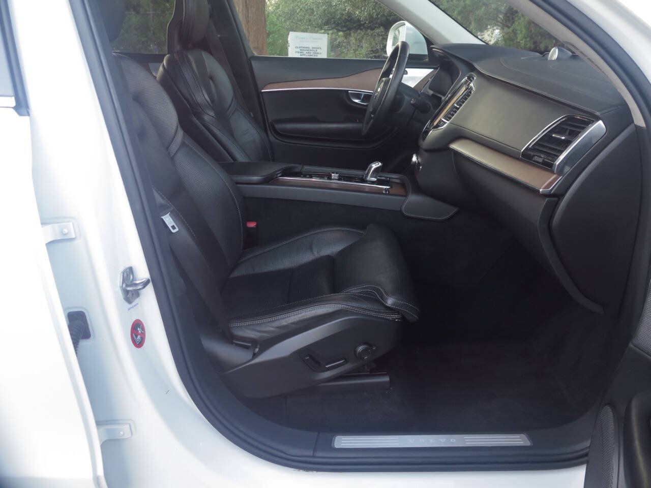 Used 2017 Volvo XC90 T8 Inscription w/ Luxury Package AWD/4WD image 18