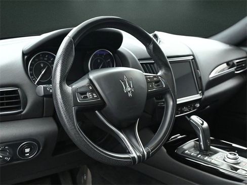Used 2022 Maserati Levante Modena image 25