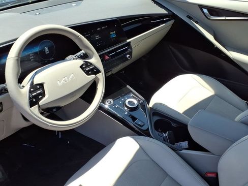 Certified 2023 Kia Niro Wind FWD image 14