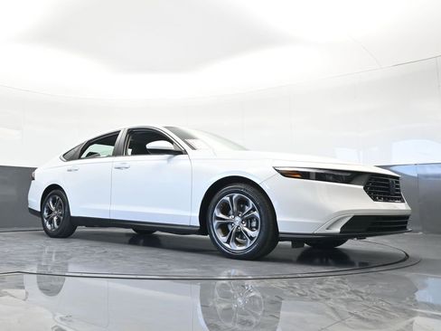 Used 2023 Honda Accord EX image 63