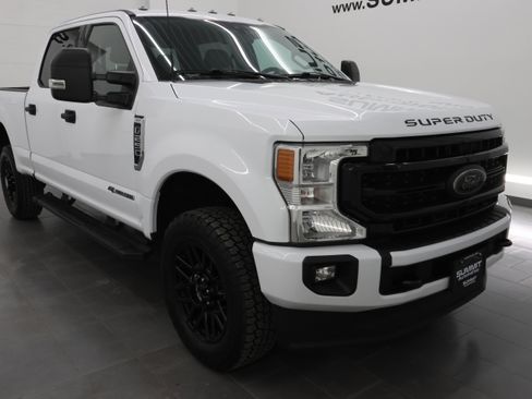 Used 2022 Ford F250 XLT w/ Black Appearance Package image 2