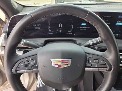Used 2025 Cadillac XT4 Premium Luxury FWD image 30
