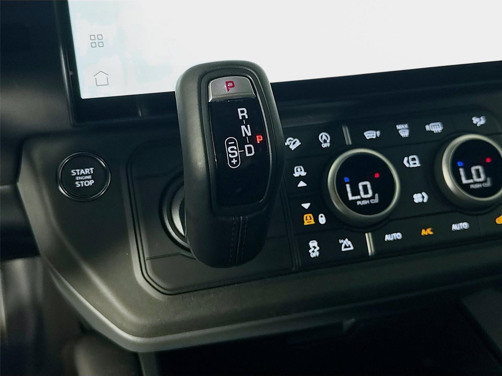 New 2026 Land Rover Defender 130 X-Dynamic SE AWD/4WD image 19