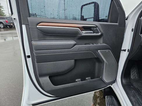 Used 2025 GMC Sierra 3500 Denali image 16