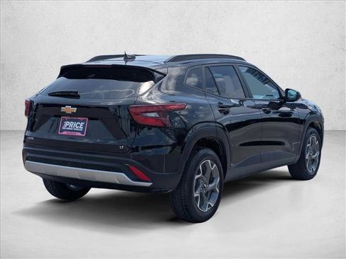 Used 2025 Chevrolet Trax LT w/ LT Convenience Package FWD image 5
