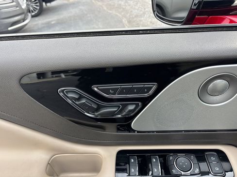 Used 2020 Lincoln Aviator Reserve w/ Equipment Group 202A image 12