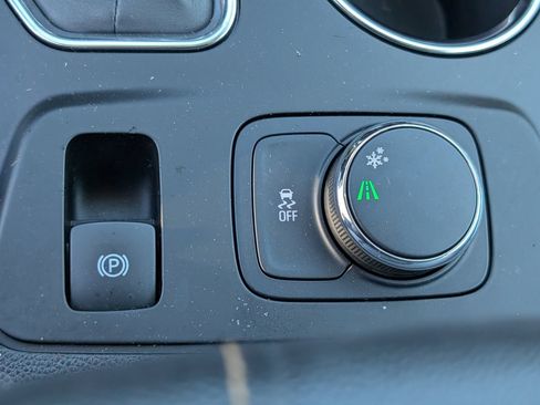 Used 2021 Chevrolet Traverse LS FWD image 20