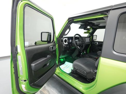 Used 2025 Jeep Wrangler Sport AWD/4WD image 18