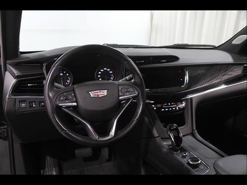 Used 2023 Cadillac XT6 Premium Luxury w/ Technology Package AWD/4WD image 6