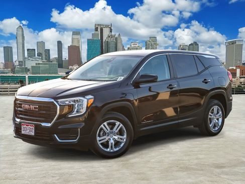 Used 2024 GMC Terrain SLE image 1