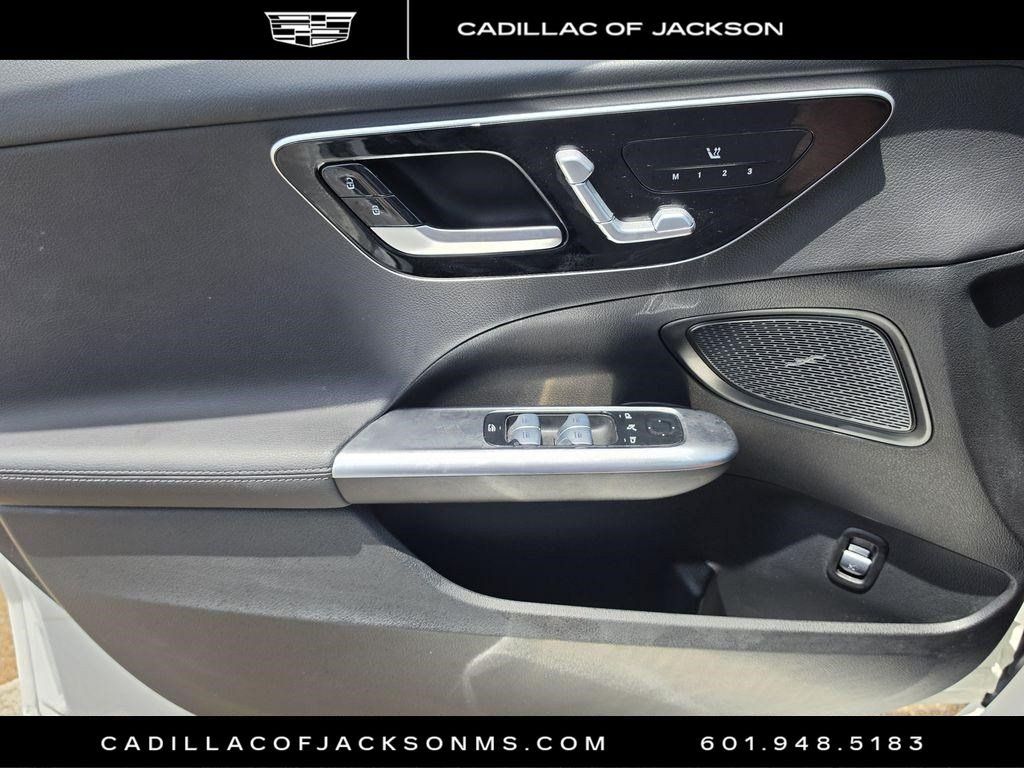 Used 2025 Mercedes-Benz C 300 Sedan w/ Winter Package image 18