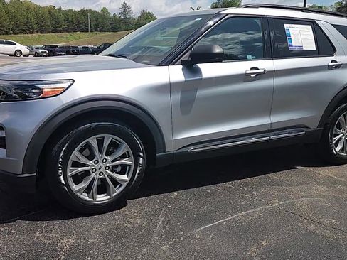 Used 2020 Ford Explorer XLT w/ Equipment Group 202A AWD/4WD image 4