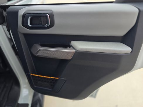 Used 2023 Ford Bronco Badlands image 29