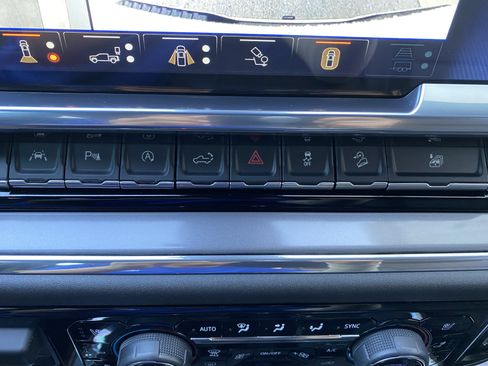 Used 2024 Chevrolet Silverado 1500 High Country w/ Technology Package AWD/4WD image 29