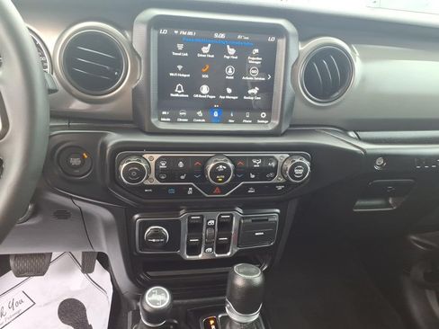 Used 2023 Jeep Wrangler Unlimited w/ Dual Top Group AWD/4WD image 11