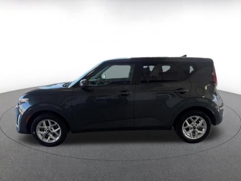 Used 2025 Kia Soul LX w/ LX Technology Package FWD image 6