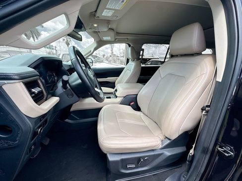 Used 2024 Ford Expedition Limited image 23