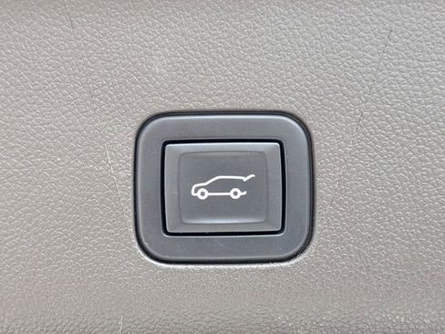 Used 2022 Chevrolet Tahoe LT w/ Luxury Package image 13