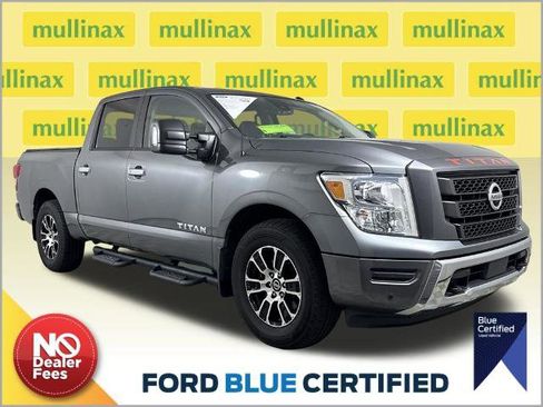 Used 2021 Nissan Titan SV w/ SV Convenience Package image 1